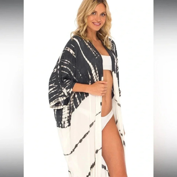 Tie Dye Open Front Kimono with Three-Quarter Sleeves
Grey/white size Medium - Picture 6 of 8